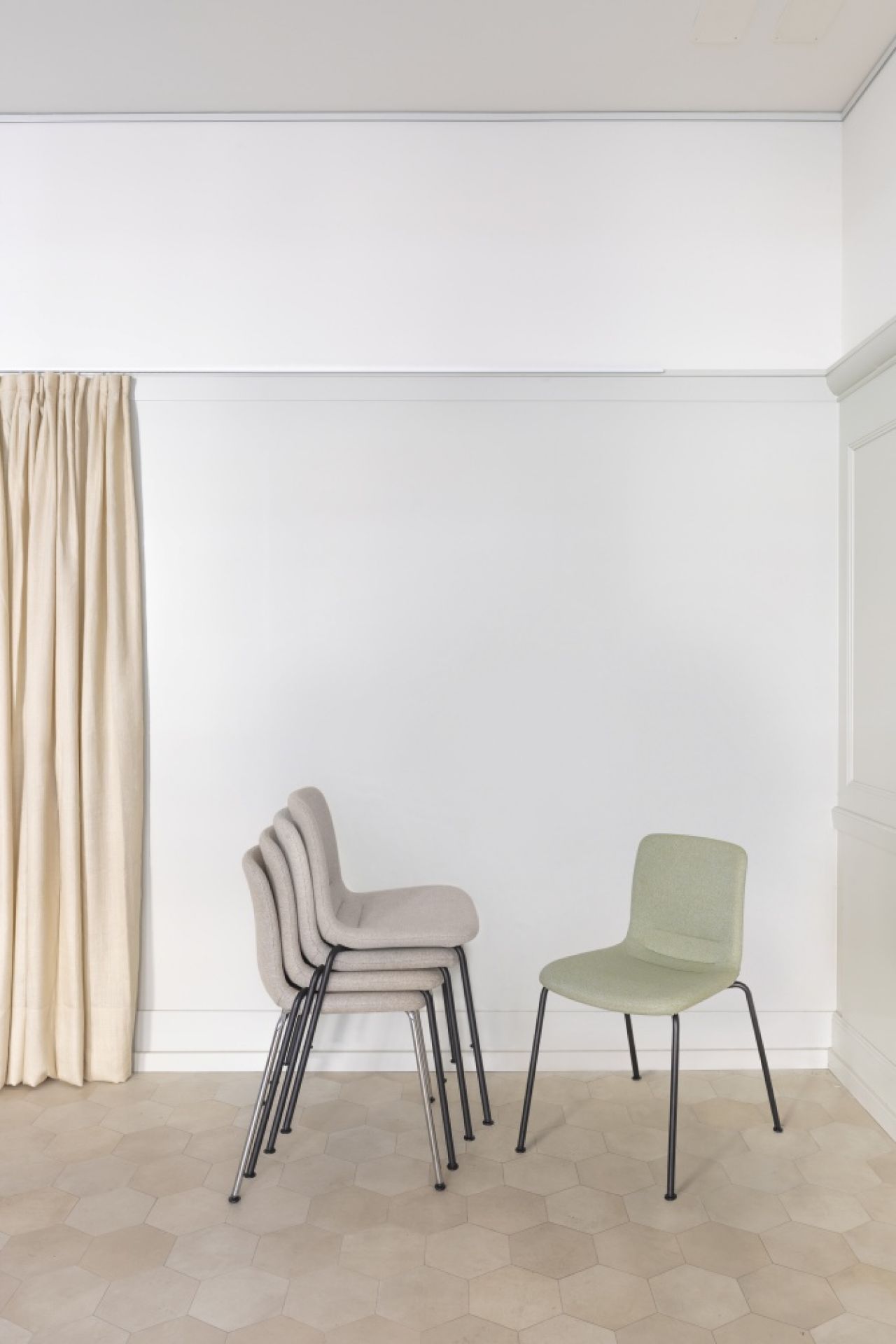 TTTTT Vitra. HAL Tube 中古品 2脚セット TTTTT様専用 Vitra. HAL Tube 中古品 2脚セット - メルカリ
